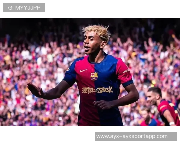 心系男友亚马尔复出战场女友热情助威全场目光聚焦